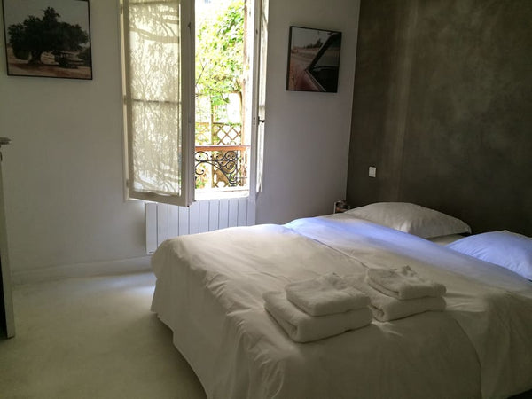 Chambre rénovée par architecte, conçue comme une chambre d'hôtel avec salle de b Paris, France Jolie chambre sur cour calme Private room in rental unit vacation rental 12625630