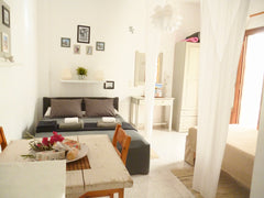 Situé à Parikia, le port principal de l'île de Paros.<br />Le studio est composé Greece Cosy Studio with terrace up to 3 guests in Parikia Entire rental unit vacation rental 20448707