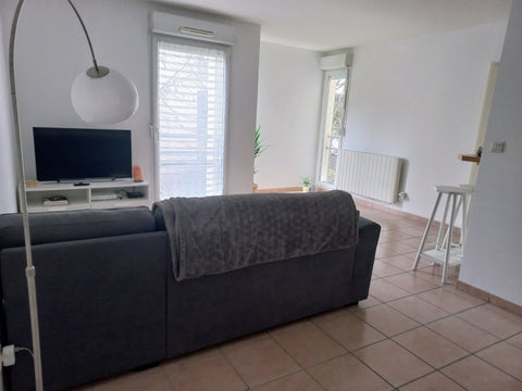 Bienvenue dans mon appartement situé à Lyon 5ème, dans le Quartier du Point du J Genay, France Charmant appartement T2 au calme à Lyon 5eme Entire rental unit vacation rental 53605831