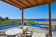 Maganos Ena is a Mykonos Apartment (one bedroom ) which enjoys a shared pool, ju Peloponnisos Dytiki Ellada ke Ionio, Greece Maganos ena:  Breakfast, shared pool, A/C, Wi Fi Room in serviced apartment vacation rental 12750596