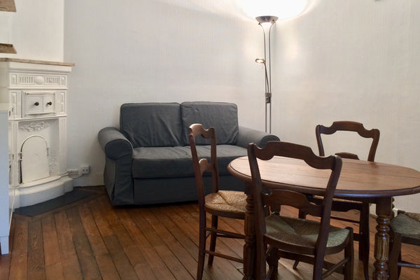 L'appartement donne sur une cour calme. Il a été refait à neuf  : fenêtres doubl Bréville-sur-Mer, France Appartement très calme à deux pas de la rue  Monge Entire rental unit vacation rental 22331638