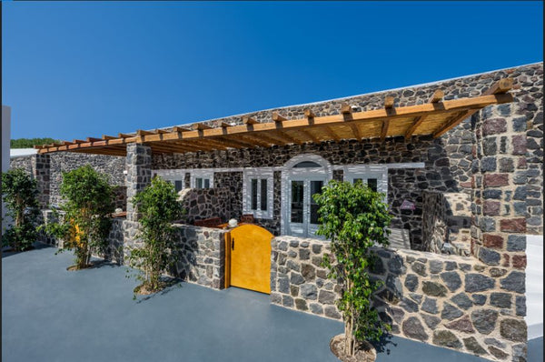 Ample comfort and modern amenities unite to create an irresistible accommodation Greece Abrazo Villas 
