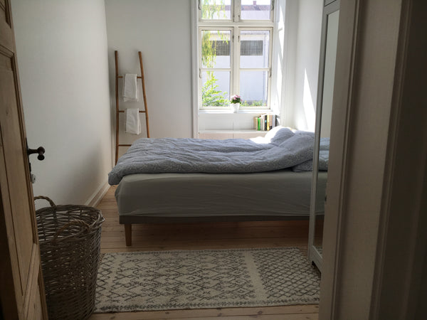 FEMALES ONLY: Simple furnished room w. a double comfortable bed in a 4 room-apar Copenhagen, Denmark Cozy bedroom with double bed - Near metro Private room in rental unit vacation rental 32439197