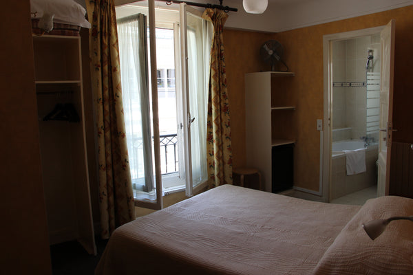 PERMANENT RECEPTION & ARRIVAL <br />Receptionist on spot 24/24h<br />FREE CANCEL Paris, France Private rooms in Saint-Germain-des-Pres Paris 6 Room in boutique hotel vacation rental 19819352