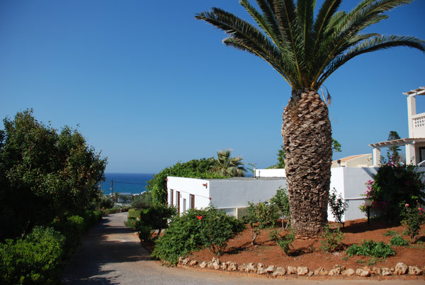 A little house, a great choice!!<br />Although 100 m from crowded 7 stars Resort Heraklion, Greece Little Villa in Hersonissos Entire home vacation rental 10183328