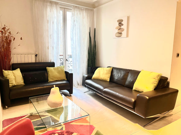 <b>License number</b><br />7511705372725  Appartement à 2 min des Champs-Élysées Entire rental unit vacation rental 18195852