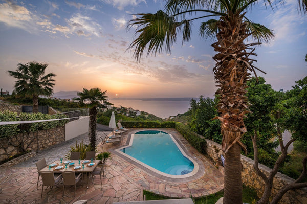 Villa Nicolas is a luxurious villa of 178 m2, in which 7 visitors can have a ple Greece Villa Nicolas Plaka|With Sea View Entire villa vacation rental 5860370