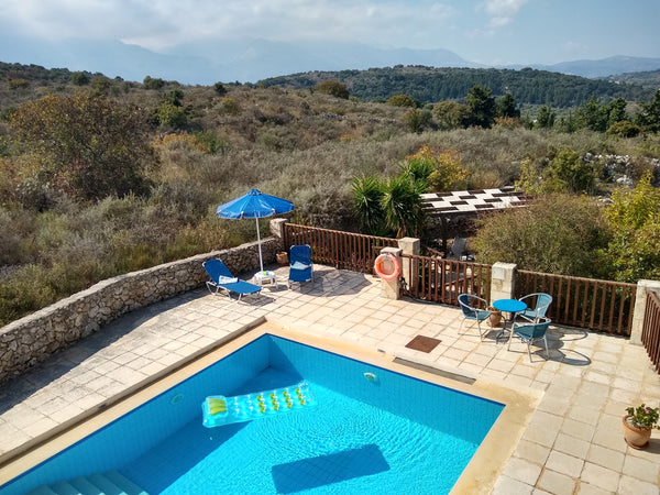 Octopus Villa is a 2-storey villa with 2 bedrooms and 2 shower-rooms. It feature Dummer, United Kingdom Private pool, beautiful views, walk to the village Entire villa vacation rental 28950497