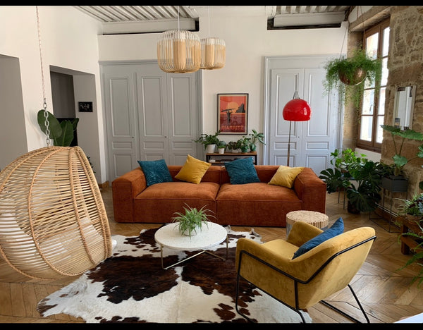 Notre appartement lumineux de 123 m2 est situé dans un vieil immeuble au 4ème ét Lyon, France Chambre (12 m2) calme, lumineuse et agréable Private room in rental unit vacation rental 38376341