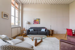 Notre loft est situé sur la colline de la Croix-Rousse l'un des plus charmants e Lyon, France Gorgeous loft on a square in La Croix-Rousse Entire loft vacation rental 26509508