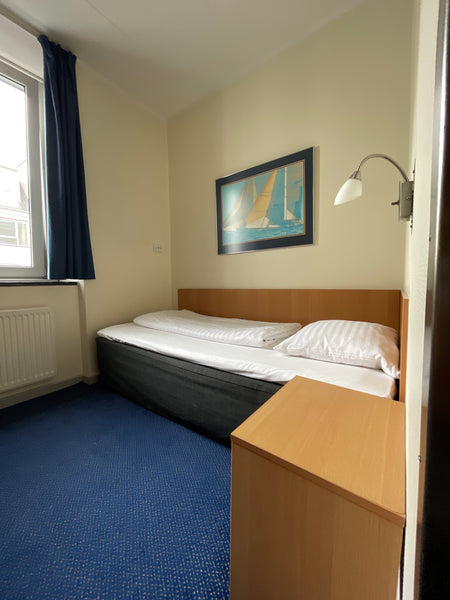 We offer an affordable room in the center of Copenhagen. The hotel is fully self  Cheap hotel room for 1 person Room in hotel vacation rental 649917430618281657