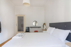 White n' Sunny Flat for 4 ppl offers accommodation in Athens, 500 m from Univers Athens, Greece White n' Sunny Flat for 4 ppl Entire condo vacation rental 53139565