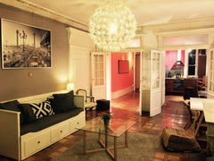 Cet appartement, situé en plein centre, a toutes les qualités... À 5 minutes de   Superbe appartement en plein centre Entire rental unit vacation rental 53477229