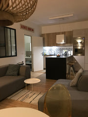 L'appartement que je vous propose est situé au coeur de Bordeaux. Au calme, lumi Bordeaux, France Calme confort et propreté dans un joli 2 pièces Entire rental unit vacation rental 19502538