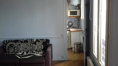Charmant deux pièces(34 m²) au 5ème étage sans ascenseur, exposé plein sud, donn Paris, France Charmant 2 pièces au calme Paris 18 ème Entire rental unit vacation rental 20084952
