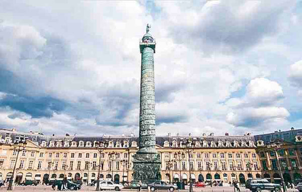 This well decorated flat is located at the heart of Paris, in the 1st district,   Comfortable, calm apartment close to Place Vendôme Private room in rental unit vacation rental 28737625