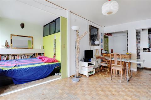 Attractive apartment with a balcony (4th floor with a lift). Lots of light.<br / Paris, France Attractive apartment / easy access for tourism Private room in condo vacation rental 13410013