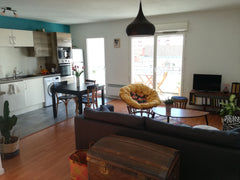 Appartement de 44 m2 avec balcon, situé à moins de 5 minutes à pieds du tram C a Bordeaux, France Appartement lumineux quartier Chartrons Entire condo vacation rental 39645595