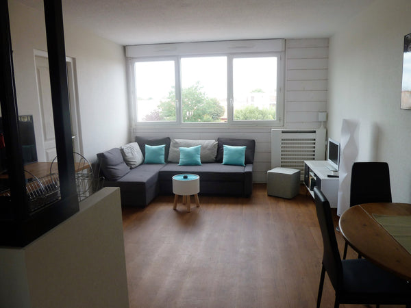 Très joli T2 au centre du quartier st Augustin à Bordeaux. Arrêt du tramway à 5  Bordeaux, France Joli T2 40m2 Bordeaux quartier St Augustin Entire rental unit vacation rental 20246789