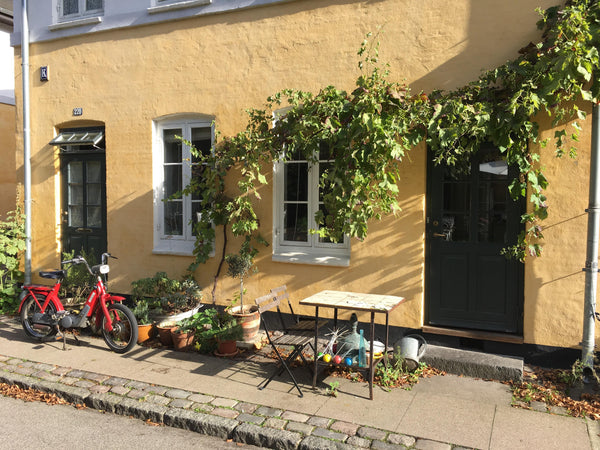 Experience 'Brumlebyen' - a protected small car-free city in the center of Copen Copenhagen, Denmark Protected and unique city house Entire townhouse vacation rental 38616574