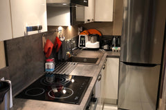 Appartement tout équipé (lave linge, sèche linge, cuisine et salle de bain équip Auvergne-Rhône-Alpes, France Joli F1 bis tout équipé avec garage privé Entire condo vacation rental 49801745