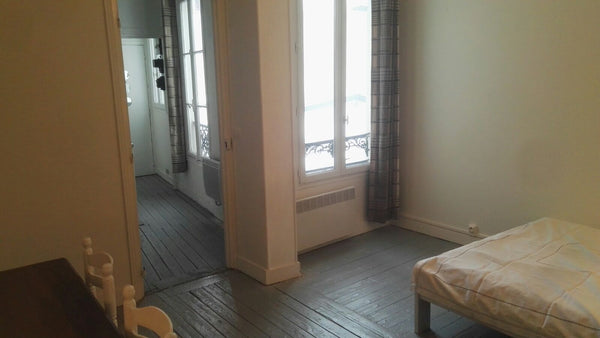 Charmant 2 pièces calme et lumineux donnant sur une cour fleurie à louer dans un Paris, France Deux pièces charmant lumineux et calme Entire rental unit vacation rental 22886564