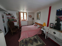 dans quartier historique, calme, à 10 mn à pied du Vieux Lyon. A 5 mn des Théâtr Lyon, France fête des Lumières Private room in bed and breakfast vacation rental 39915932