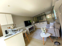 Ce logement affiche un style résolument unique par son élégance et sa situation  Lyon, France Lyon superbe studio sur cour "cosy & romantique" Entire rental unit vacation rental 51879297