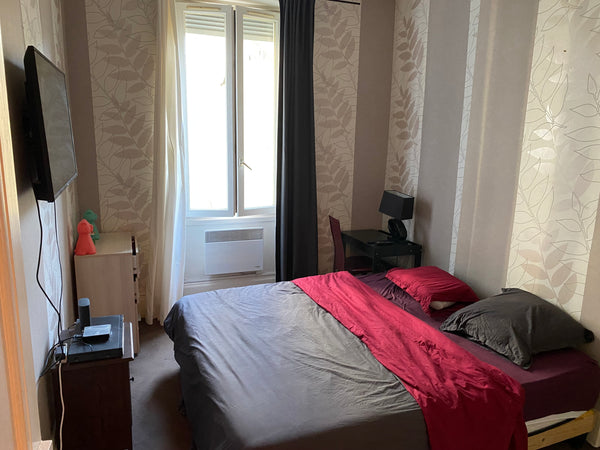 idealement situer a 5 minute de la gare la part dieu, tram T3et T4 juste en bas   LA PART DIEU CHAMBRE MEUBLEE Private room in condo vacation rental 23183076