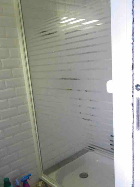 La toilette est dans le couloir et est partagée avec le voisin, après cela l'app Paris, France Metro La Chapelle y muy serca de gare de nord Entire rental unit vacation rental 10889653