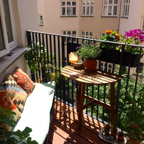 Min bolig ligger tæt på Rådhuspladsen , Tivoli, og Havnebadet. Den ligger 1 minu Copenhagen, Denmark Central lejlighed med altan Entire rental unit vacation rental 1679833