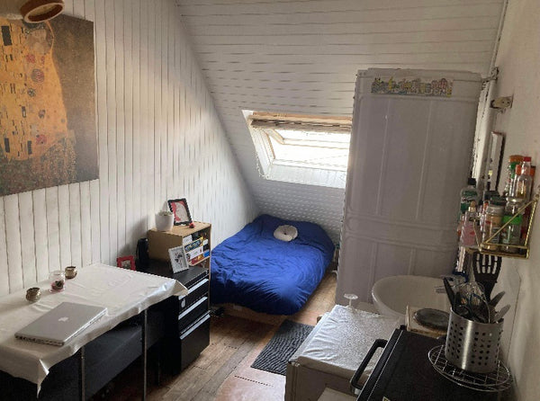 c'est une chambre de bonne dans le 4eme arrondissement, elle est bien illuminée. Paris, France loyer de chambre paris 4eme Private room in rental unit vacation rental 18213149