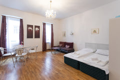 Calm apartment in traditional Viennese building with garden.<br /><br />Only two Vienna, Austria Apartment next "Schloss Schönbrunn" Entire condo vacation rental 26377105