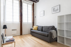 Standing studio, completely renovated in contemporary style by an Italian archit Monza, Italy Cozy 1 room studio heart Marais -mobility lease Entire rental unit vacation rental 11186922
