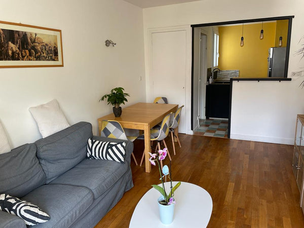 Magnifique T2 de 50m2 avec balcon au 2ème et dernier étage d'une petite résidenc Lyon, France Magnifique T2 en résidence calme avec parking Entire condo vacation rental 643855170111329771