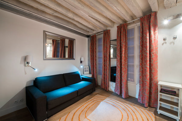 Charming studio in the heart of Paris, 5 minutes walk from Notre Dame.<br />Reno  Cosy studio Notre Dame Entire rental unit vacation rental 22689018