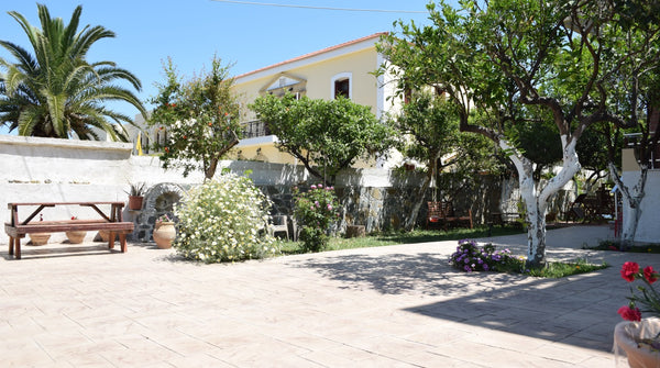 This 60 square meters house is located in the center of Kissamos, right opposite Kissamos, Greece Central house with quiet garden in Kissamos. Entire rental unit vacation rental 24488627