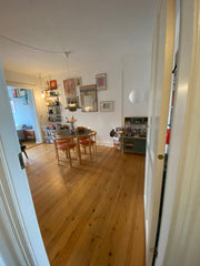 Hyggelig lejlighed bestående af stort soveværelse med en dobbeltseng og barnesen Copenhagen, Denmark Hyggelig lejlighed centralt på Frederiksberg Entire rental unit vacation rental 666594100470142809