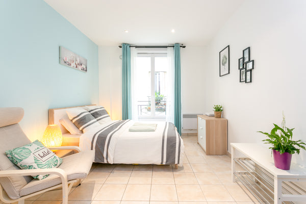 The flat is 26 m² (280 ft²), located on the FIRST FLOOR in a building, safe area Paris, France Flat near Eiffel Tower Central Paris Entire rental unit vacation rental 23961480