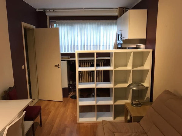 Proche du centre ville, la chambre est indépendante de mon appartement et est do Brussels, Belgium Studio indépendant au centre d'Uccle Private room in guesthouse vacation rental 5829115