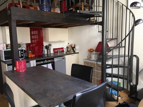 Dans un immeuble typiquement lyonnais charmant et calme des pentes de la Croix r Lyon, France Appartement Canut Pentes Croix Rousse Entire rental unit vacation rental 50441303