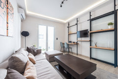 New Listing !<br />A fully equipped  41 sqm studio renovated in May 2021.<br />L Greater London, England, United Kingdom Petraki Residence 1bdr balcony 1 min from Ermoustr Entire rental unit vacation rental 48985422