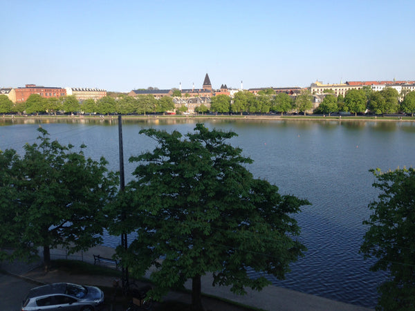 Min lejlighed er lys og rummelig i rolige omgivelser. Stor åben stue til spisest Copenhagen, Denmark Stor lys bolig i roligt kvarter med unik udsigt Entire condo vacation rental 48902799