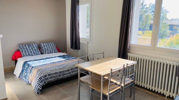 A proximité du terminus du tramway qui vous emmène directement au centre-ville d Carbon-Blanc, France Appartement à 10 mins du tramway Entire rental unit vacation rental 44446968