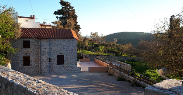 Σ' ένα μικρό ορεινό χωριό στα 400m υψόμετρο, σε απόσταση αναπνοής από την πόλη τ Chania, Greece Horizon Villa Kastellos Rethymno Entire home vacation rental 18209121