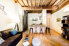 In a beautiful building typical of Old Lyon, a historic and pedestrian area of ​  Calm in the historic district Vieux Lyon Entire rental unit vacation rental 42439256