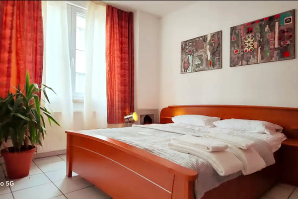 Very cosy light one bedroom apartment in the North of Antwerp City. Straight met Antwerp, Belgium Compact, cozy, clean place good for 3 person! Entire condo vacation rental 632365383891384889