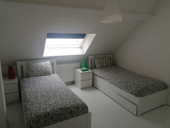 Situé au dernière étage d’une grande maison , il y a à votre disposition 2 chamb Brussels, Belgium Chambres à louer à 5min du centre ville Private room in home vacation rental 40076827