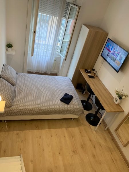Détendez-vous dans ce logement calme et élégant.À proximité immédiate des commer  Joli studio Montchat 15 mins gare partdieu tram t3 Entire rental unit vacation rental 757722517827102152