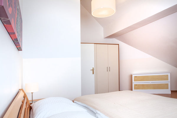 Bright and quiet attic apartment with large terrace in a very good location in t Vienna, Austria Modern attic apartment near Reumannplatz Entire rental unit vacation rental 31943042